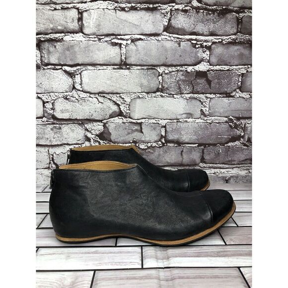 Cliff Dweller Vibram Black Leather Slip On Cap Toe Flats Women’s Sz 38.5EU/8M US - Picture 7 of 16